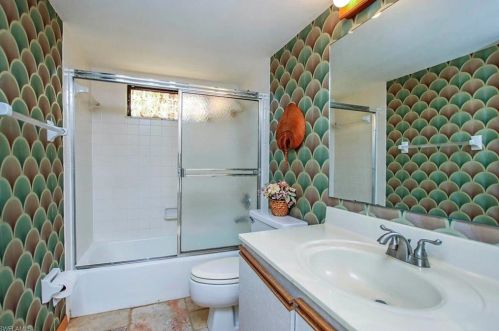 1666 Middle Gulf Dr, Sanibel FL  33957-6307 exterior