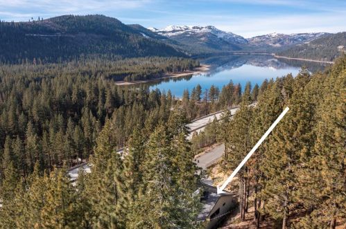 12726 Richards Blvd, Truckee CA  96161 exterior