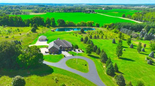 629 Kohler Dr, West Bend, WI 53090-9036