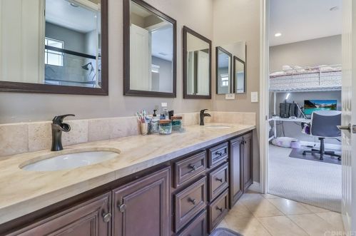 4110 Eagle Flight Dr, Simi Valley CA 93065-0225 exterior