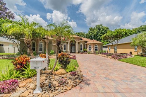 1827 Crooked Oak Ln, Lutz FL  33559-7407 exterior