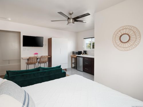 2420 Upas St, San Diego CA  92104-4049 exterior