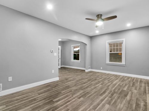 3869 52, Milwaukee WI 53220-3570 exterior