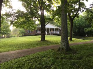 903 Edmondson Pike, Brentwood TN  37027-8210 exterior