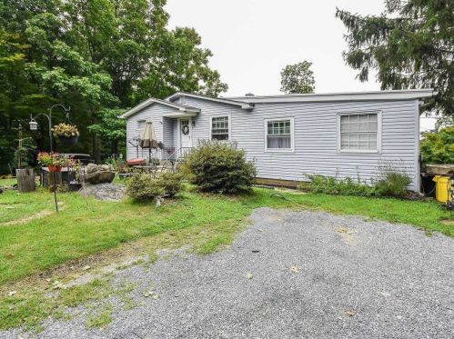61 Roslyn Dr, Muttontown, NY 11545-1733