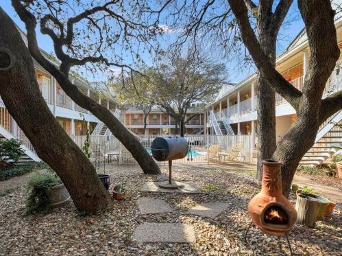 1240 Barton Hills Dr, Austin TX  78704-2080 exterior