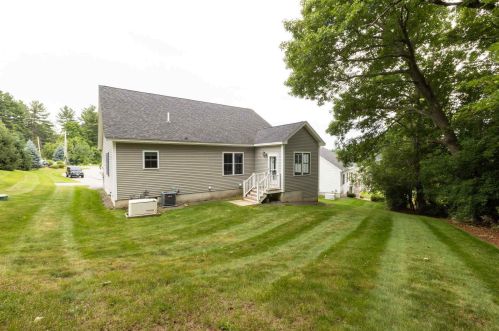 2 Sugar Plum Ln, Londonderry NH  03053-3300 exterior