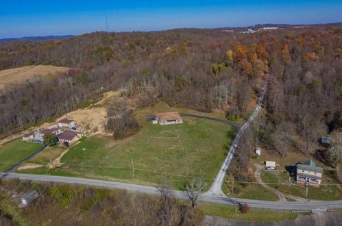 265 Railroad St, Ruffs Dale, PA 15679-9779
