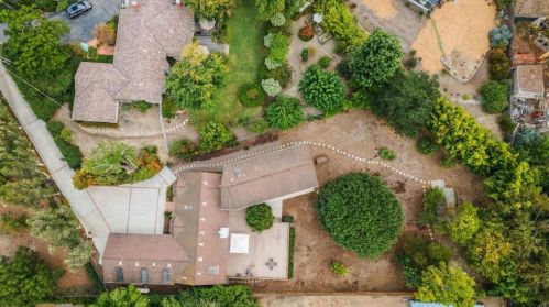 3304 Silver Oak Ln, Vista CA  92084-6614 exterior