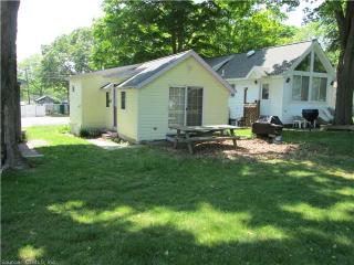 10 Lanphiers Cove Cp, Branford, CT 06405-4907