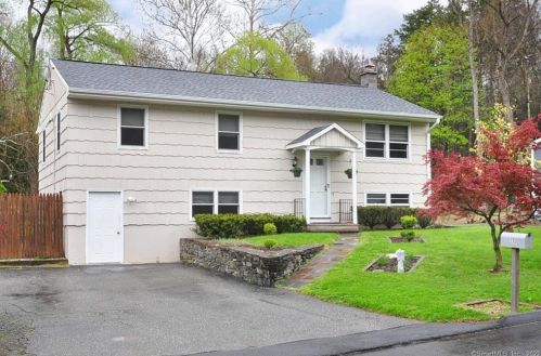 17 Wampum Dr, Northville, CT 06776-4630