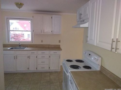 39 Ter Ave, United States Coast Guard Ac CT  06320-5831 exterior