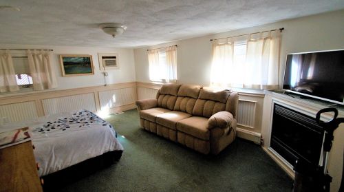 17 Shr Dr, Raymond NH 03077-1313 exterior