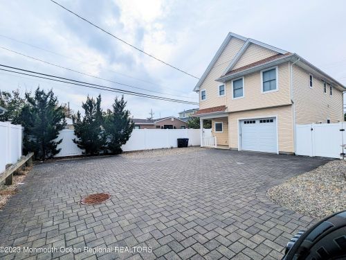 61 Las Vegas Rd, Lavallette, NJ 08735-1815