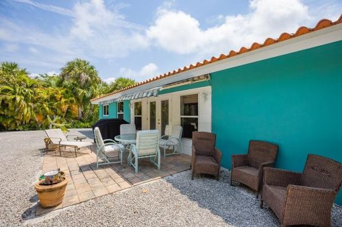 1371 Tahiti Dr, Sanibel FL  33957-2613 exterior