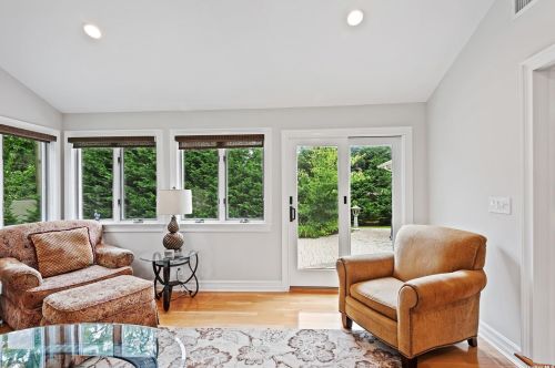 96 Vanderbilt Blvd, Oakdale NY  11769-2033 exterior