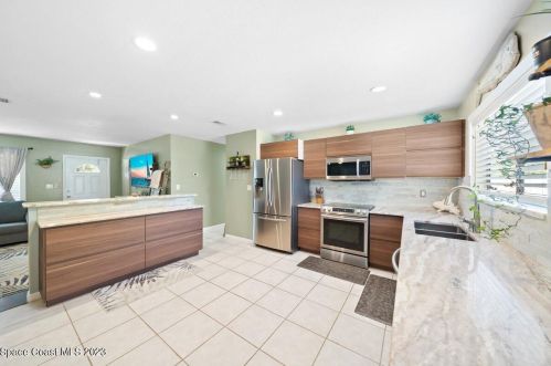 955 Schumann Dr, Sebastian FL  32958-5331 exterior