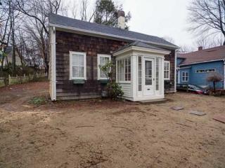 251 Providence St, Woonsocket, RI 02895-5172