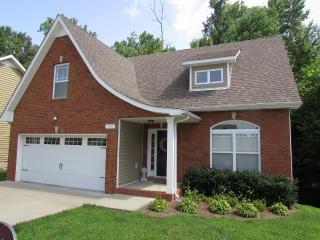 319 David Dr, Clarksville, TN 37040-5238