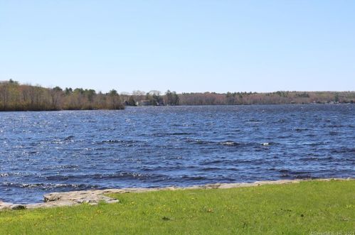 4 Myrtle Rd, Norwich, CT 06351-3527