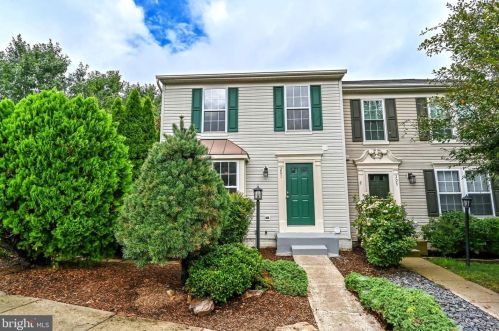 201 Shirley Sq, Leesburg, VA 20175-6121