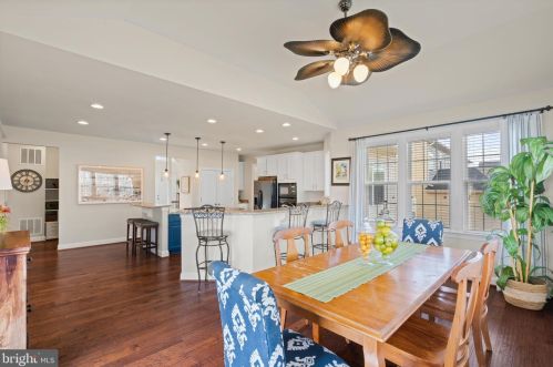 15340 Wits End Dr, Woodbridge VA  22193-5889 exterior