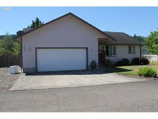 212 Nicholas Ct, Sutherlin, OR 97479-8716