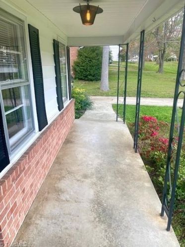 3501 Wilshire Dr, Greensboro, NC 27408-2925