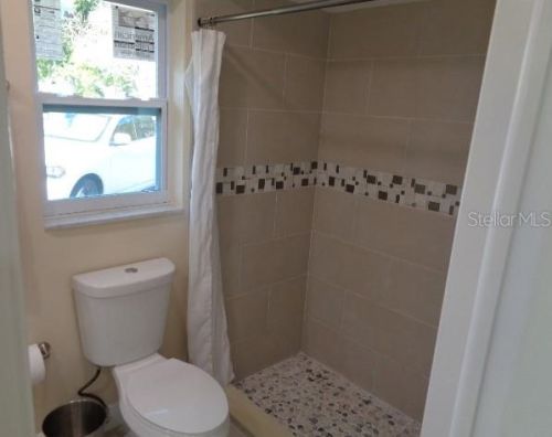 6285 15th St, Saint Petersburg, FL 33705-5637