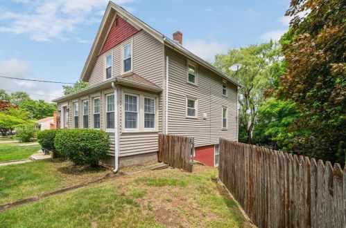163 Grove St, Lincoln, RI 02865-1523