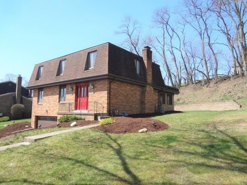 2068 Alberta Dr, Library, PA 15129-9124