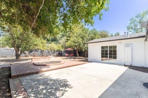 6930 Colbath Ave, Van Nuys CA  91405-4103 exterior