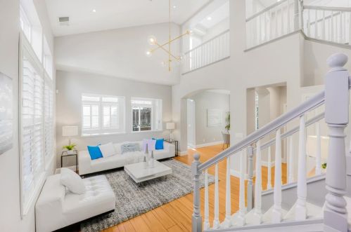 692 Vanderbilt Dr, Sunnyvale, CA 94087-2453