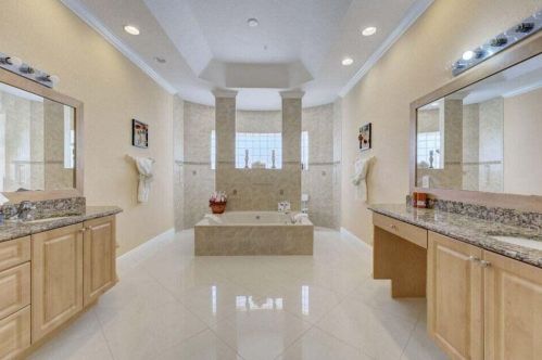 160 Saratoga Ave, Fort Pierce FL  34953-5974 exterior