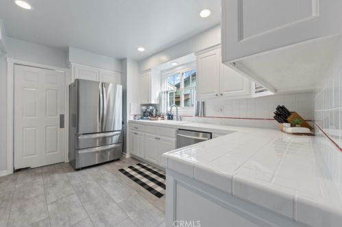 6880 10th St, Long Beach CA  90815-4930 exterior