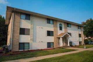 1315 Oakland Rd, Cedar Rapids IA  52402-3947 exterior