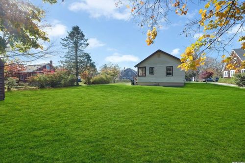 610 Bailey Ave, Greenport NY  11944-1256 exterior