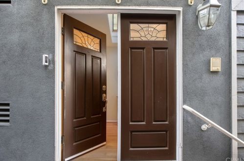 1607 Haynes Ln, Redondo Beach, CA 90278-4718
