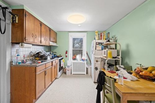 143 Chatterton Pkwy, White Plains NY  10606-2242 exterior