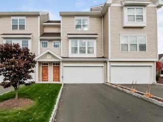 2 Caldwell Ter, Danbury, CT 06810-5193