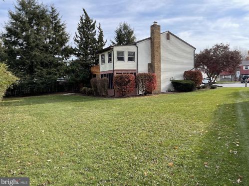 10 Sherwood Dr, Navy Sup Dpt, PA 17055-2745