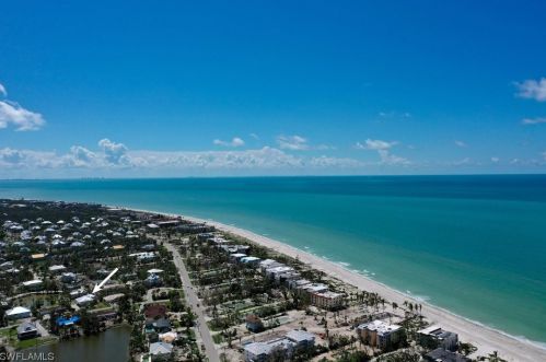 220 Palm Lk Dr, Sanibel FL 33957-5601 exterior