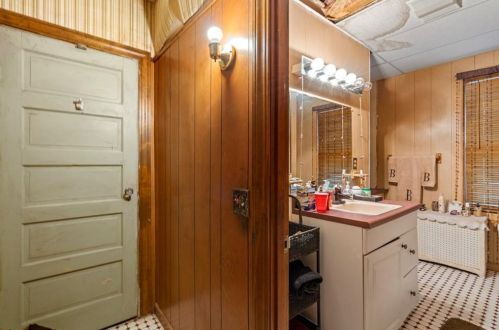 28 Rochambeau Ave, Providence RI 02906-1908 exterior