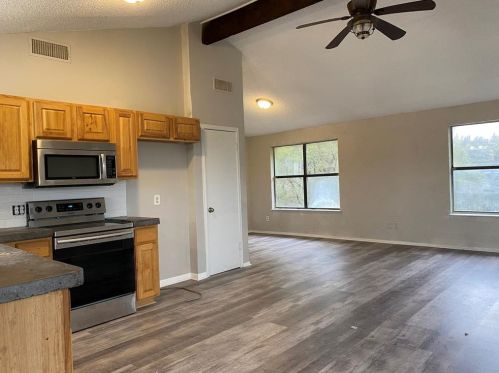 2318 Neches St, Granbury, TX 76048-6462