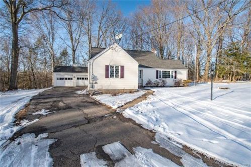 16 Knollwood Rd, Bloomfield, CT 06002-3405