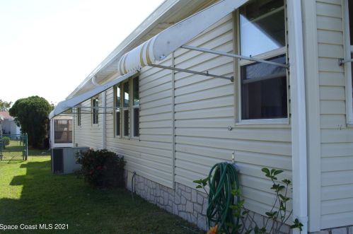 775 Lark Dr, Sebastian, FL 32976-7292