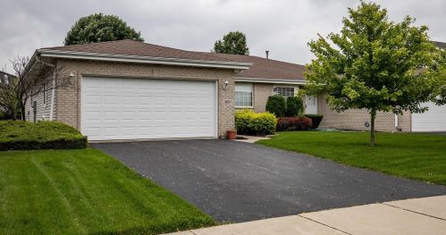 901 Blue Jay Way, Dyer, IN 46311-1093