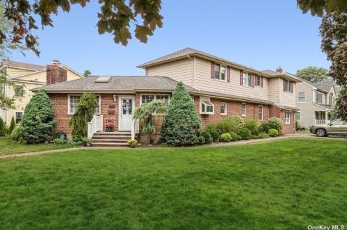 3485 Stratford Rd, North Wantagh, NY 11793-3012