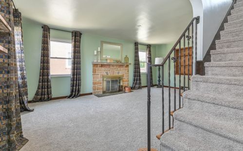 206 Good Ln, Pittsburgh, PA 15237-2205