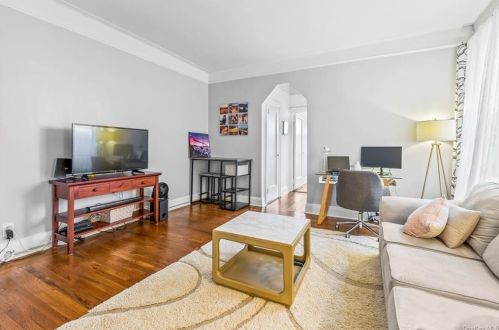 673 Locust St, Mount Vernon, NY 10552-2647